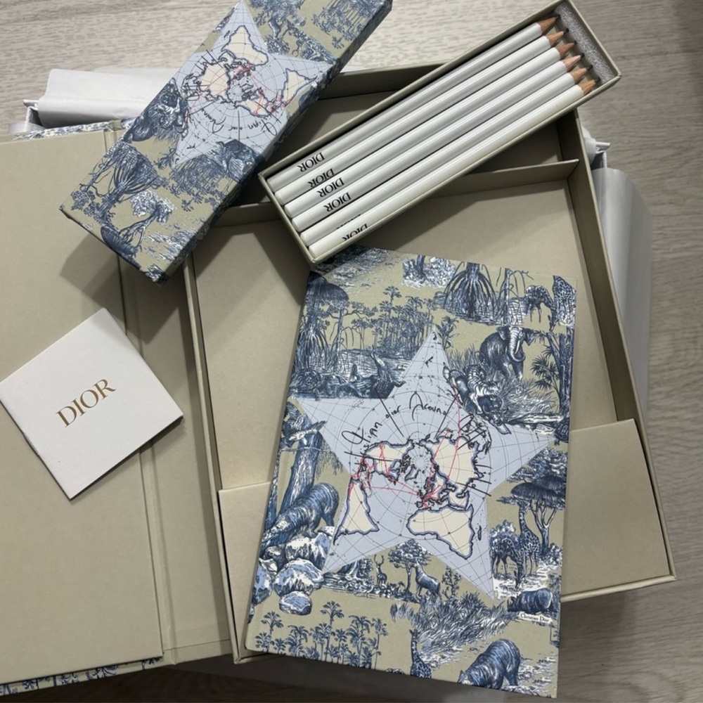 🔥DIOR SET🔥 All around the world! 🌎 Notebook and pencils! NWT